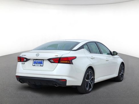 Used 2024 Nissan Altima 2.5 SR FWD image 3