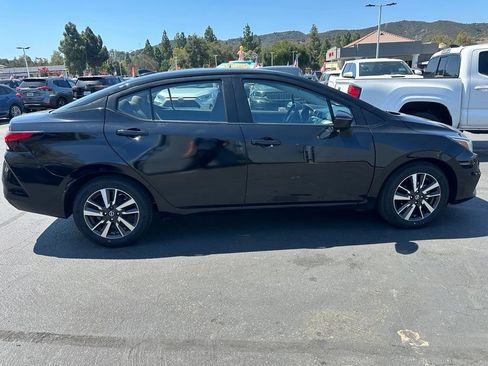 Used 2021 Nissan Versa SV FWD image 4