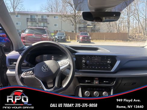 Used 2023 Volkswagen Taos SE image 16
