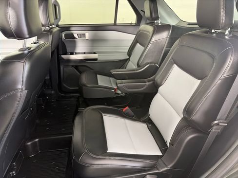 Used 2024 Ford Explorer XLT w/ Equipment Group 202A AWD/4WD image 13