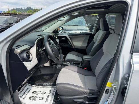 Used 2015 Toyota RAV4 XLE AWD/4WD image 8