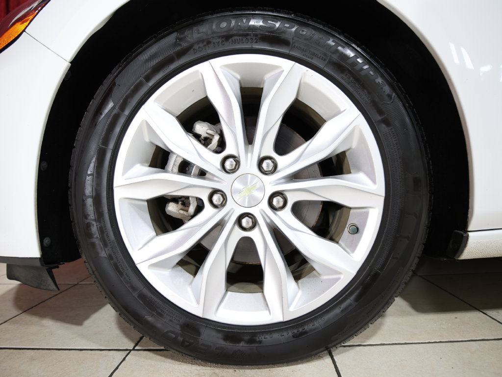 Used 2021 Chevrolet Malibu LT FWD image 7