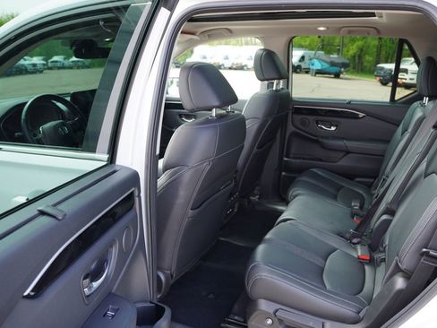 Used 2023 Honda Pilot Touring image 16
