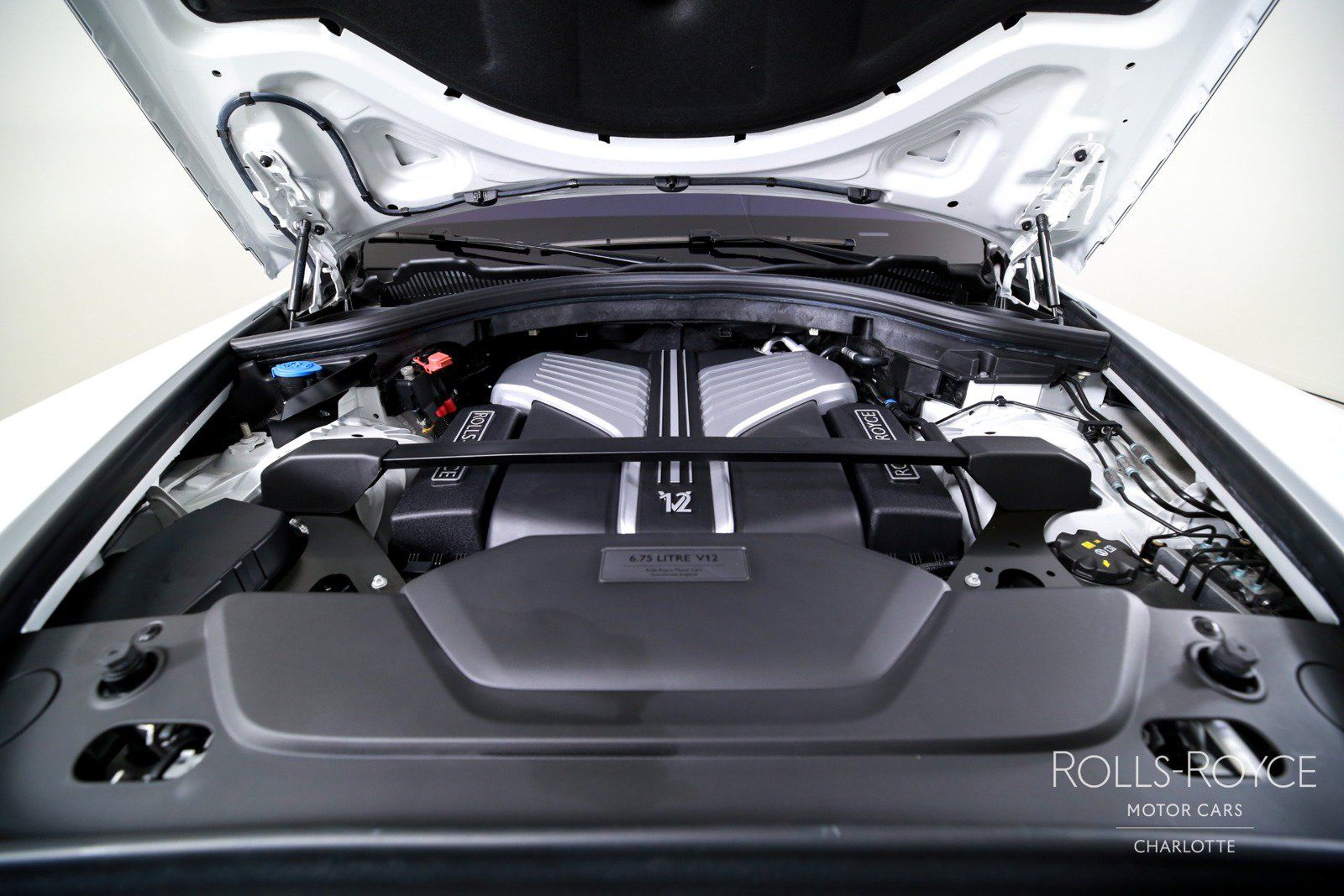 Used 2025 Rolls-Royce Cullinan AWD/4WD image 39