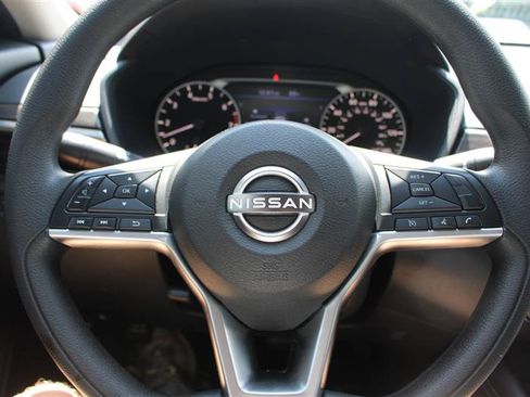 Used 2023 Nissan Altima 2.5 SV FWD image 12