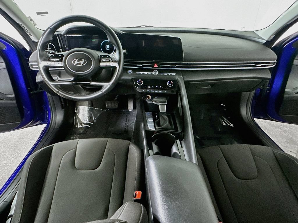 Used 2025 Hyundai Elantra SEL FWD image 18