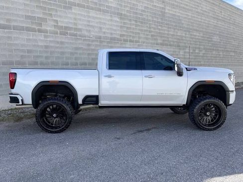 Used 2024 GMC Sierra 3500 Denali w/ Technology Package AWD/4WD image 7