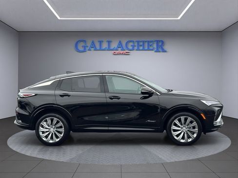 Certified 2025 Buick Envista Avenir image 3