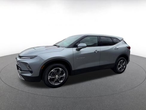 Used 2025 Chevrolet Blazer LT FWD image 11
