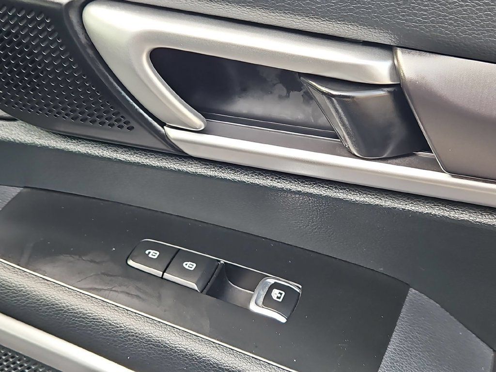 Used 2025 Kia Telluride S FWD image 35