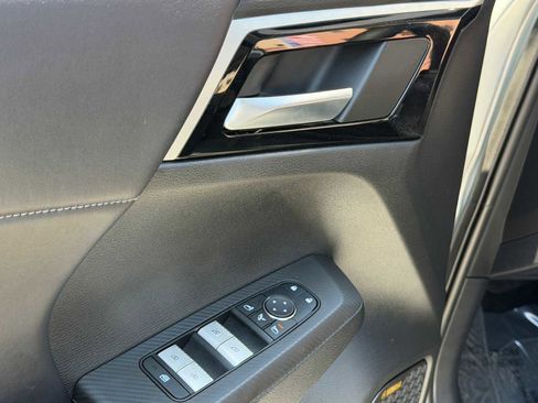 Used 2025 Mitsubishi Outlander SE FWD image 14