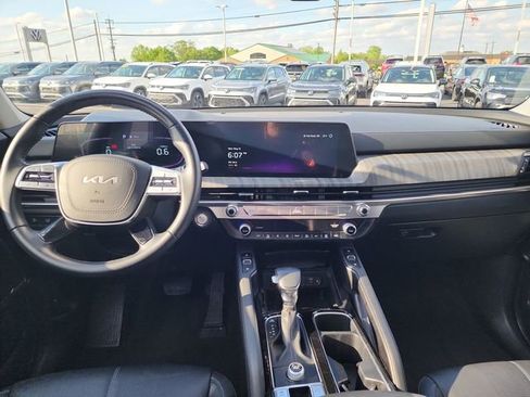 Used 2024 Kia Telluride EX w/ EX Captain's Chair Package FWD image 12