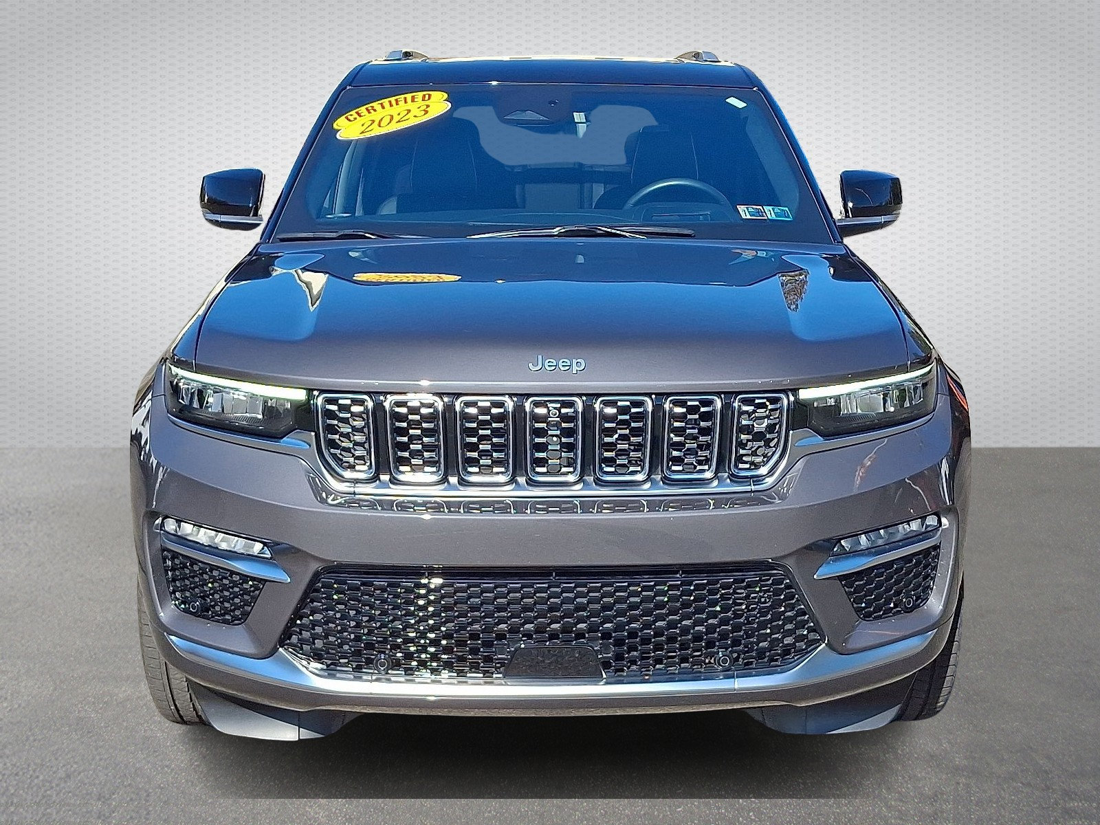 Used 2023 Jeep Grand Cherokee Summit AWD/4WD image 2