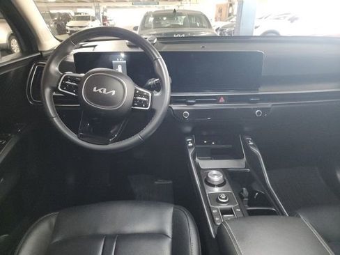 Certified 2025 Kia Sorento EX FWD image 5