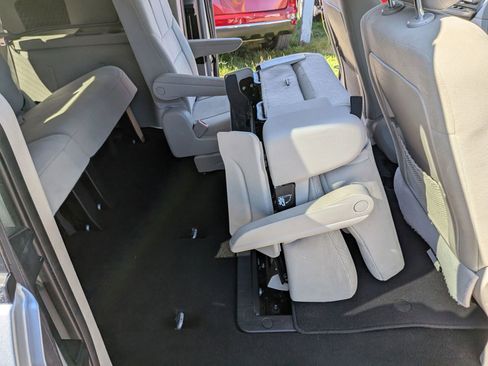 Used 2012 Dodge Grand Caravan SE FWD image 35