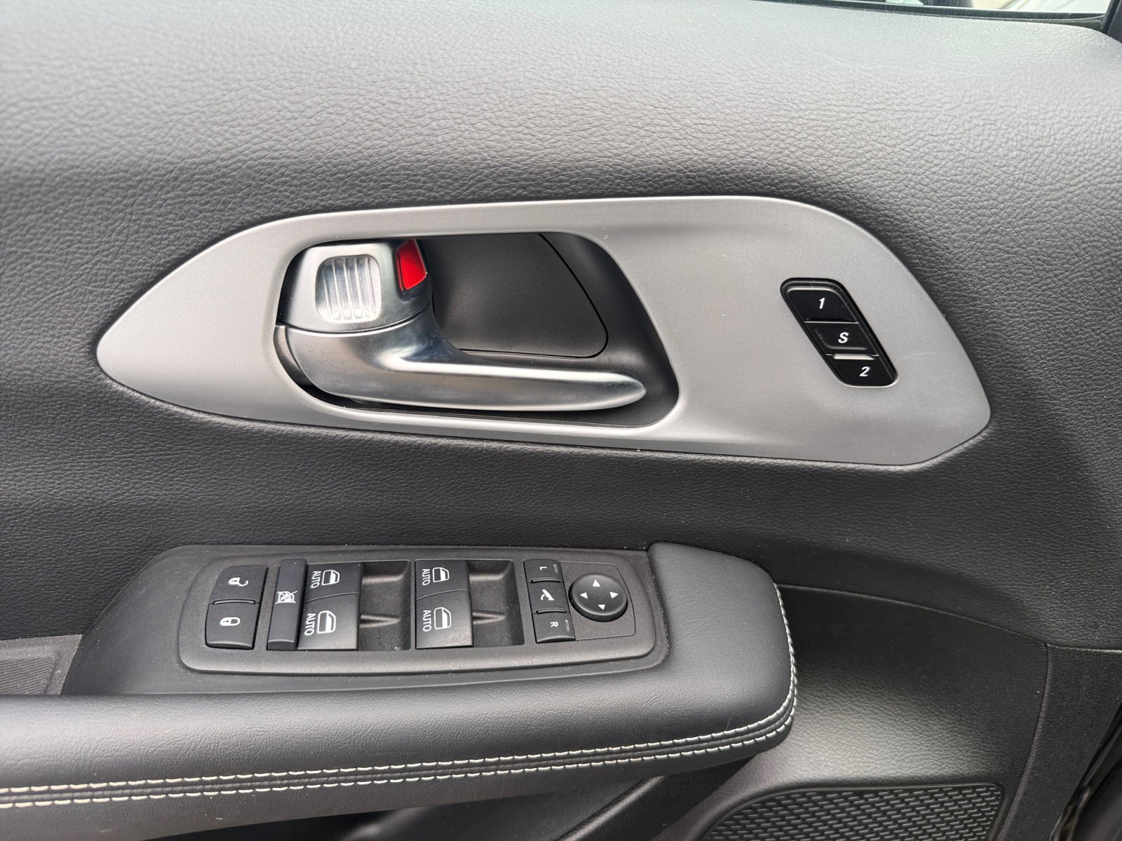 Used 2025 Chrysler Pacifica Limited AWD/4WD image 21