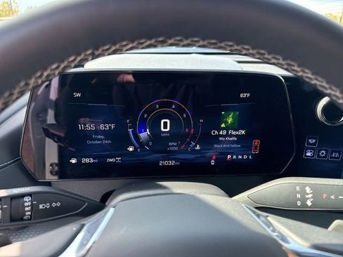 Used 2025 Chevrolet Traverse LT image 23