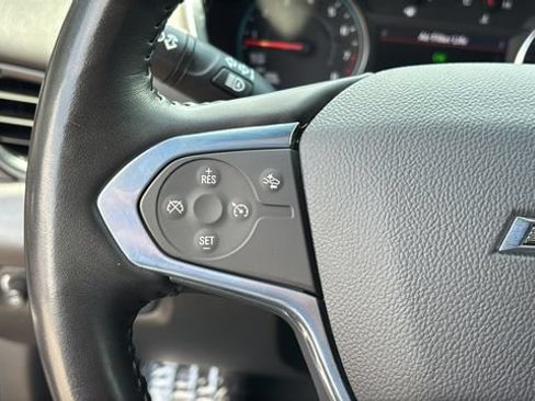 Used 2022 Chevrolet Traverse LT FWD image 22