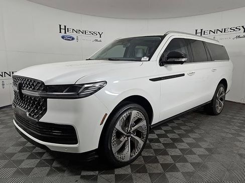 New 2026 Lincoln Navigator L Black Label AWD/4WD image 2