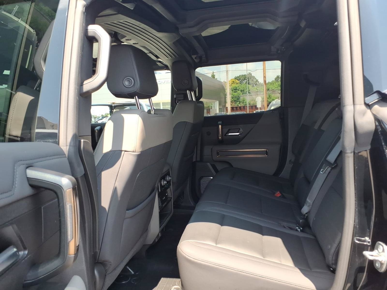 Used 2024 GMC Hummer EV 3X w/ LPO, Illumination Package AWD/4WD image 17