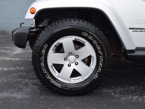 Used 2010 Jeep Wrangler Unlimited Sahara w/ Trailer Tow Group AWD/4WD image 5
