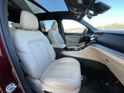 Used 2023 Jeep Grand Cherokee Limited w/ Luxury Tech Group II image 31