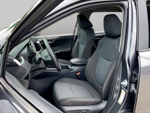 Used 2025 Toyota RAV4 XLE AWD/4WD image 8