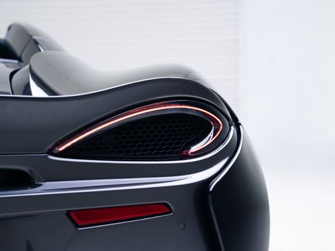 Used 2019 McLaren 570S Spider image 26