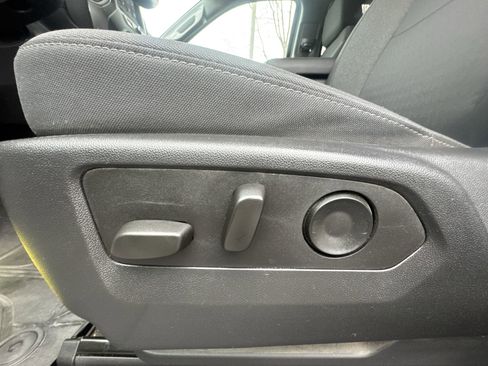 Used 2023 Chevrolet Silverado 1500 Custom image 12