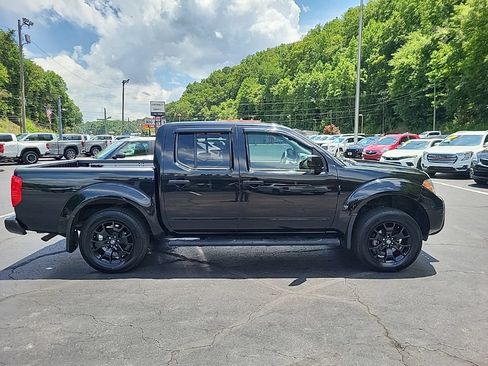 Used 2021 Nissan Frontier SV w/ Midnight Edition Floor Mats AWD/4WD image 6