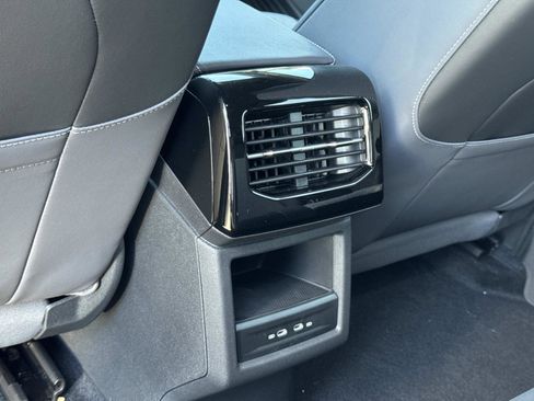 New 2025 Volkswagen ID.4 Pro image 27