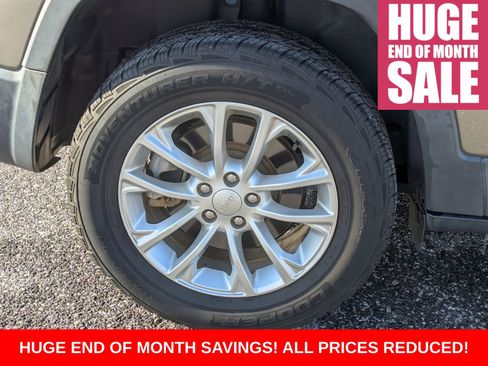 Used 2019 Jeep Cherokee Latitude w/ Cold Weather Group image 13