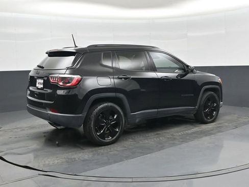 Used 2018 Jeep Compass Latitude FWD image 3
