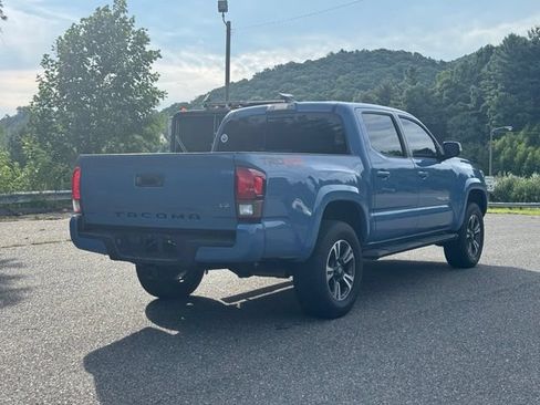 Used 2019 Toyota Tacoma TRD Sport AWD/4WD image 7