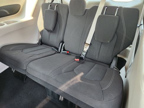 Used 2023 Chrysler Voyager LX image 34