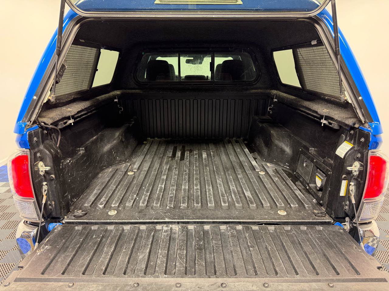 Used 2021 Toyota Tacoma TRD Off-Road AWD/4WD image 28
