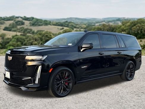 Certified 2023 Cadillac Escalade ESV V w/ LPO, ONYX Package AWD/4WD image 3