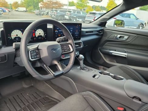 Used 2025 Ford Mustang Coupe RWD image 8