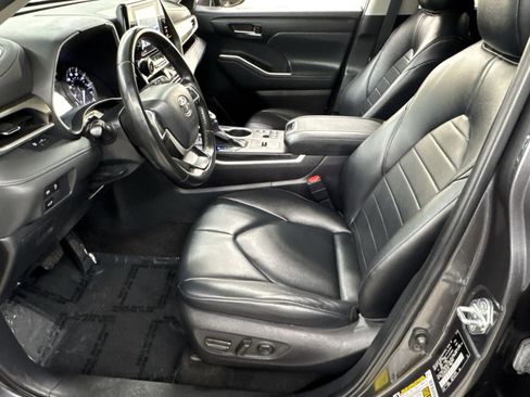 Used 2023 Toyota Highlander XLE FWD image 16