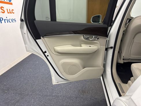Used 2019 Volvo XC90 T6 Momentum AWD/4WD image 13