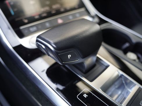 Used 2019 Audi Q8 Premium w/ Convenience Package AWD/4WD image 23