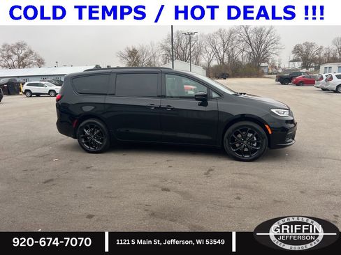 New 2026 Chrysler Pacifica Limited w/ S Appearance Package image 8