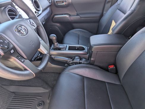 Used 2023 Toyota Tacoma TRD Off-Road image 17