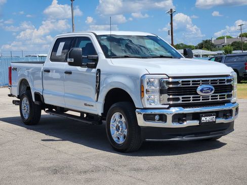 Used 2025 Ford F250 XLT AWD/4WD image 3