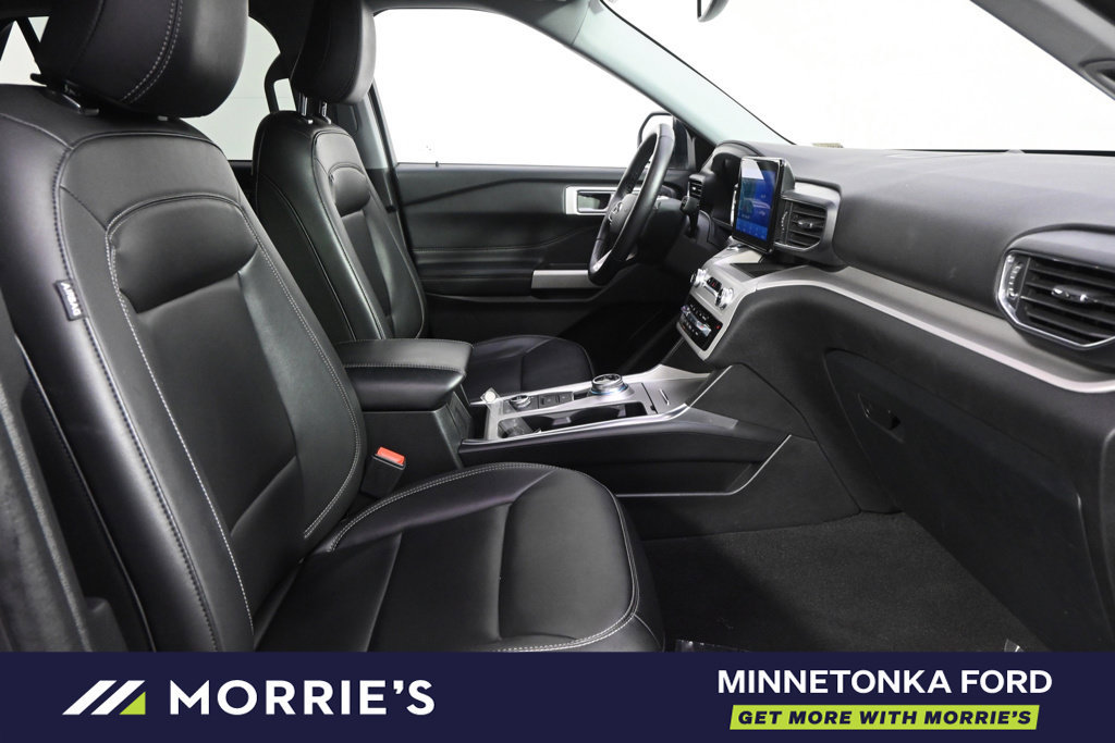 Used 2024 Ford Explorer XLT w/ Equipment Group 202A AWD/4WD image 16