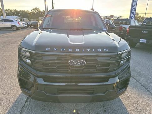 New 2025 Ford Expedition Active image 2