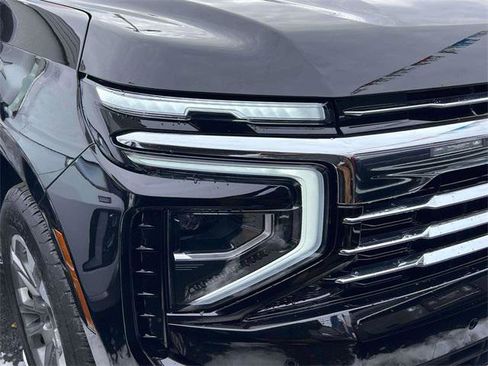 Used 2025 Chevrolet Suburban LT w/ Comfort Package image 6