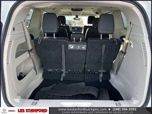 Used 2018 Chrysler Pacifica Touring-L image 11