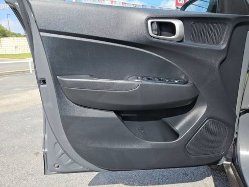 Used 2025 Hyundai Venue SEL FWD image 14