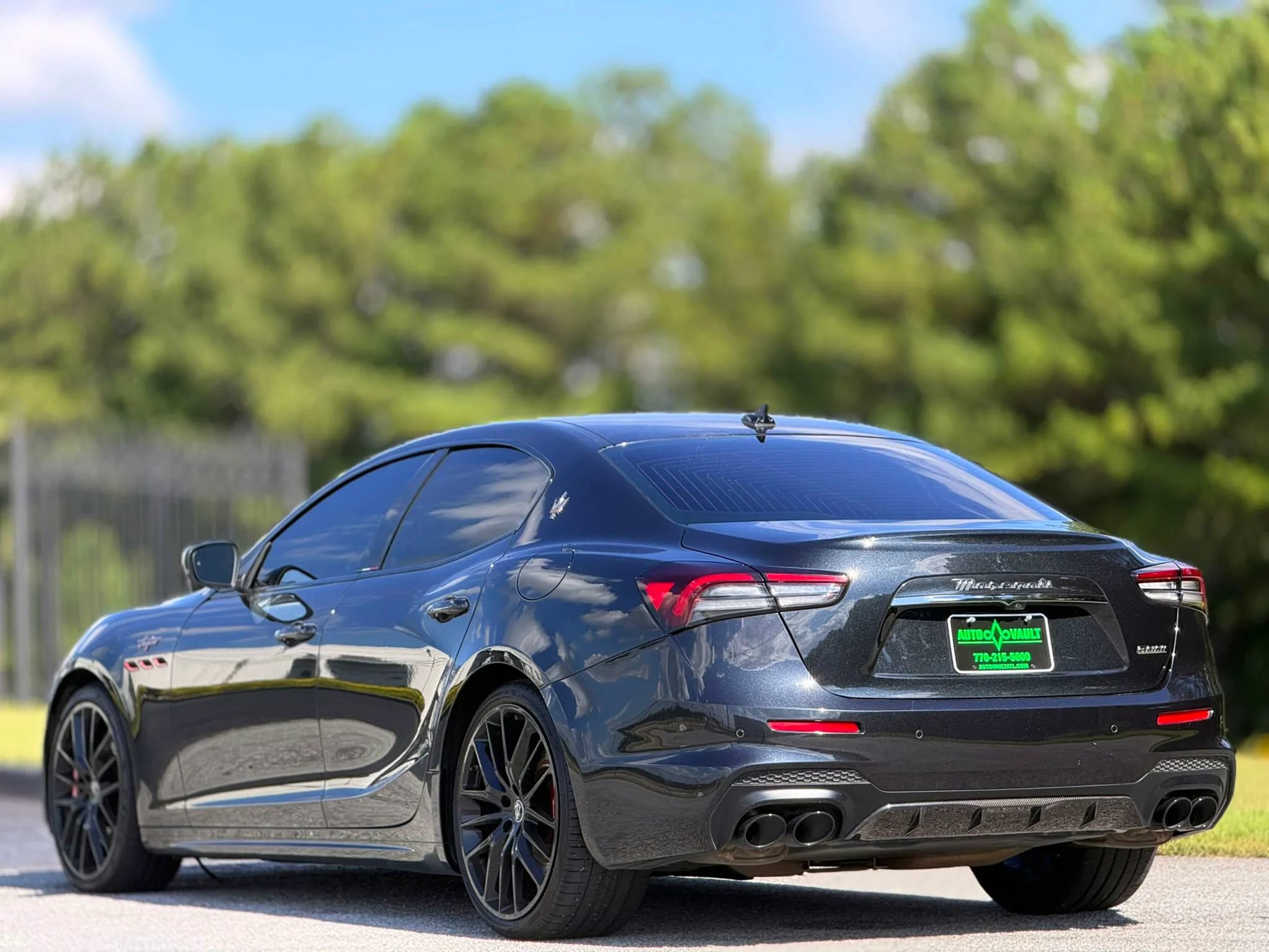 Used 2022 Maserati Ghibli Trofeo RWD image 11